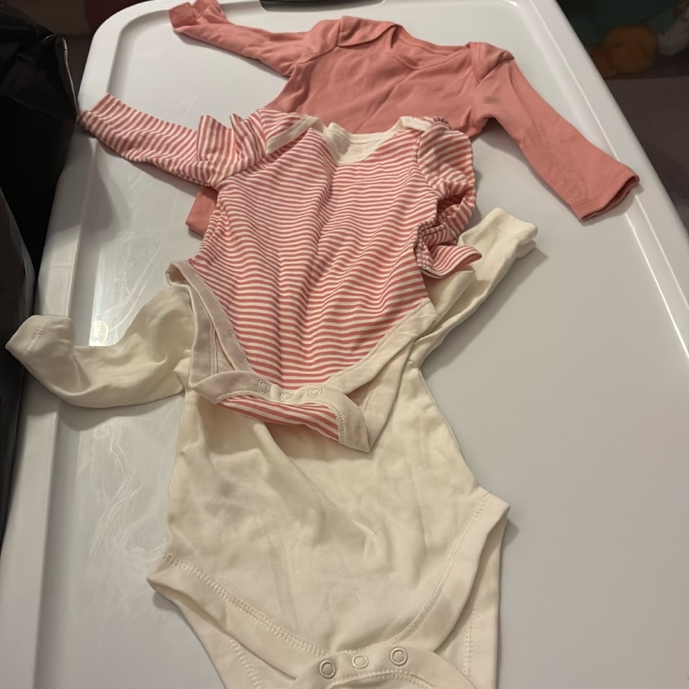 New onesies 0-3 months